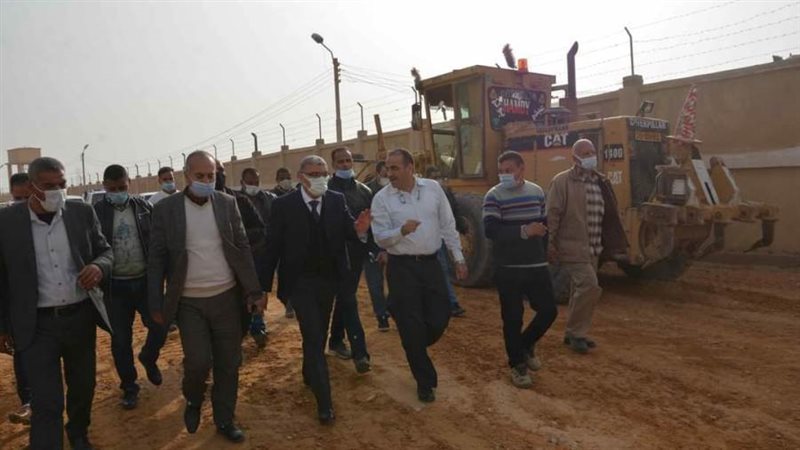 محافظ المنيا خلال