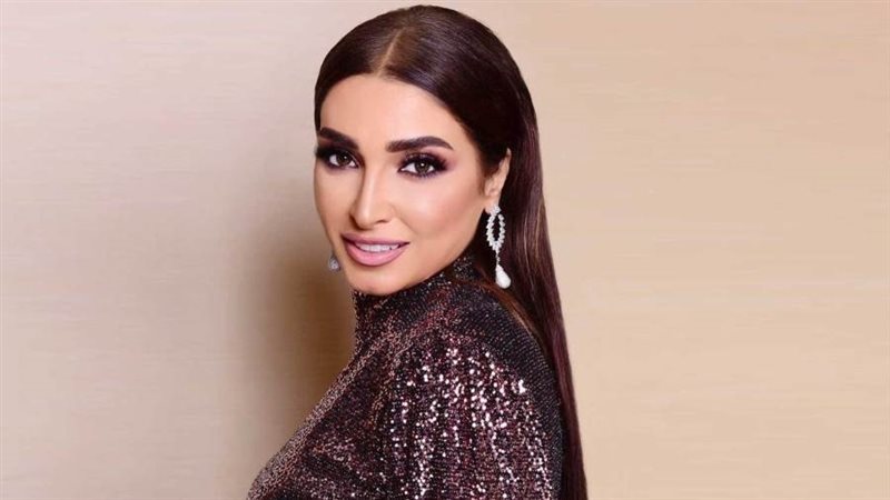 الفنانة روجينا