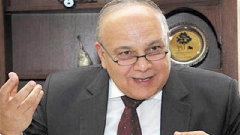 الدكتور عمرو عزت