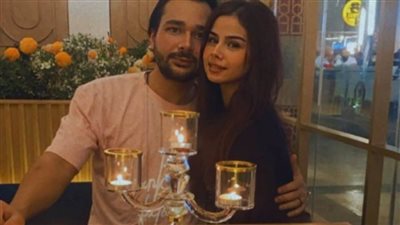 زوج منة عرفة يعلن موعد زفافهما