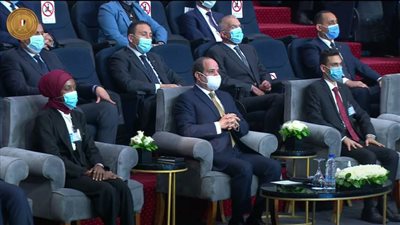 الرئيس السيسي يثنى على طلاب جامعة كفر الشيخ...ويدعو لإقامة يوم للفنون بالجامعات