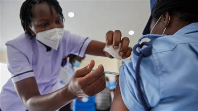 المحكمة العليا في نيروبي: وقف قرار حكومي لمنع غير المحصنين من الخدمات الأساسية