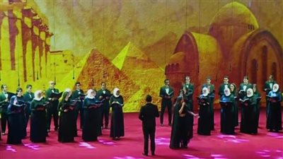 كورال جامعة حلوان ينجح فى لفت انتباه الرئيس