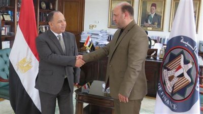 وزير المالية يُكرم مدير الحسابات بالشؤون الصحية بالقليوبية لتمسكه بحماية المال العام