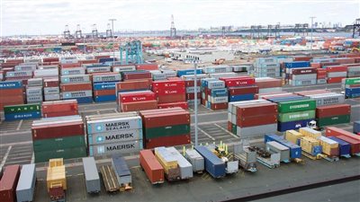 تداول 714 طن بضائع عامة و422 شاحنة بموانيء البحر الأحمر