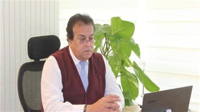 وزير التعليم العالي يستعرض تقريرًا حول حصاد أداء الجامعات التكنولوجية في 2021
