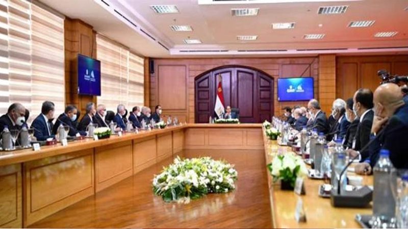 الرئيس السيسي يجتمع