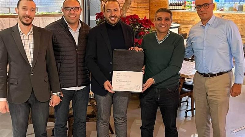 طبيب مصري يحصل على