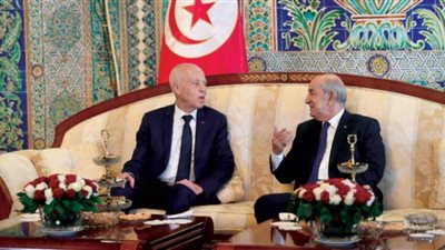 رئيسا تونس والجزائر يؤكدان الحرص المشترك على توثيق روابط الأخوة الصادقة