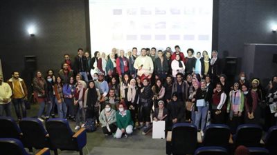 مشاركة كبيرة بورشة الديكور السينمائي التي يقيمها 