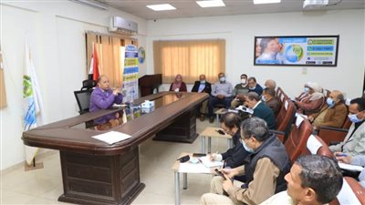 رئيس مياه أسيوط يجتمع بمديري المناطق للتأكيد على معايير سير العمل 