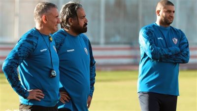 كارتيرون يجتمع باللاعبين قبل بداية المران