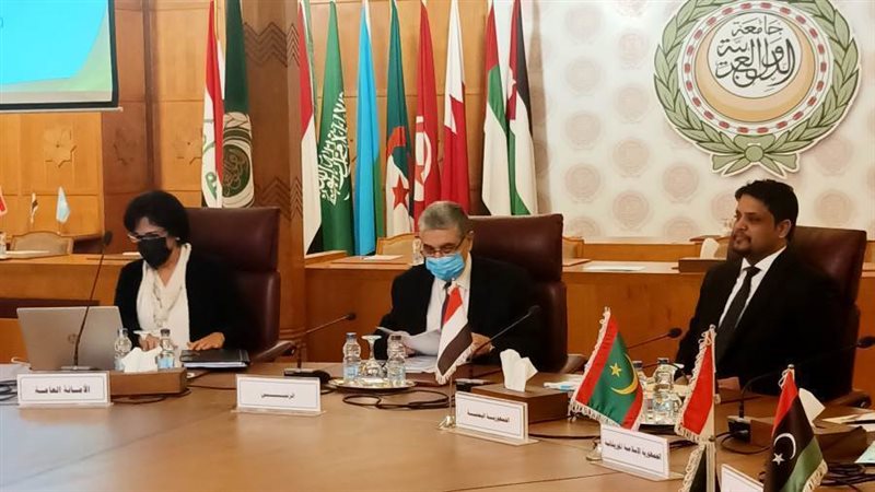 وزير الكهرباء اثناء