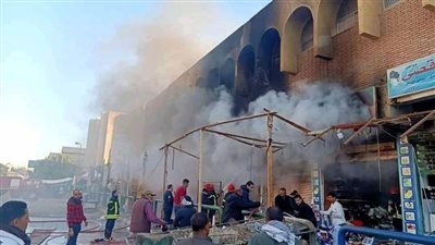 اندلاع حريق بعدد من المحال التجارية بالعاشر من رمضان.. (صور)