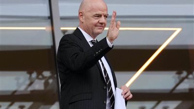 رئيس الاتحاد الدولي لكرة القدم يقدم اقتراحا بأن تصبح العربية لغة رسمية في الفيفا