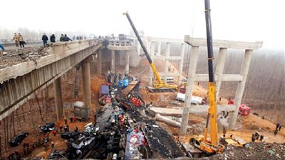 مقتل وإصابة 12 شخصا إثر انهيار جسر وسط الصين