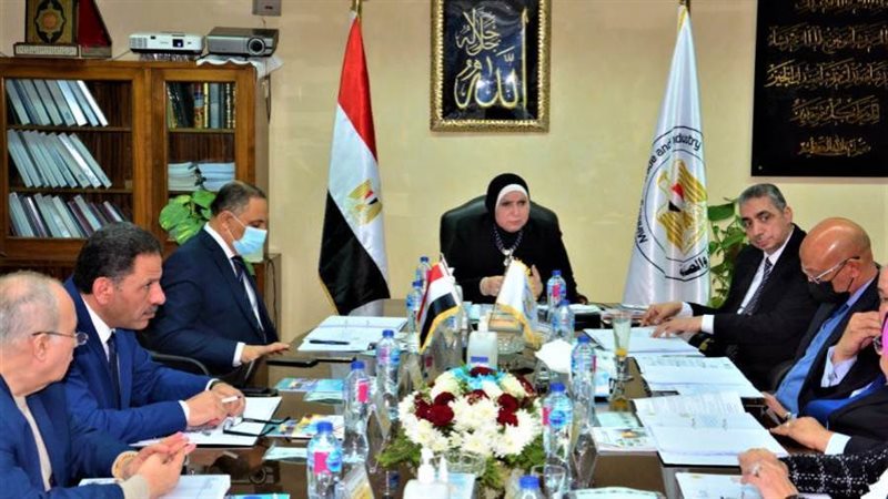 وزيرة التجارة والصناعة