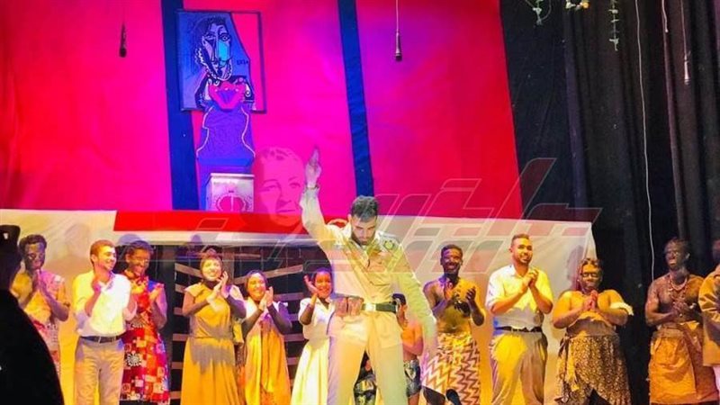 العرض المسرحي بكا