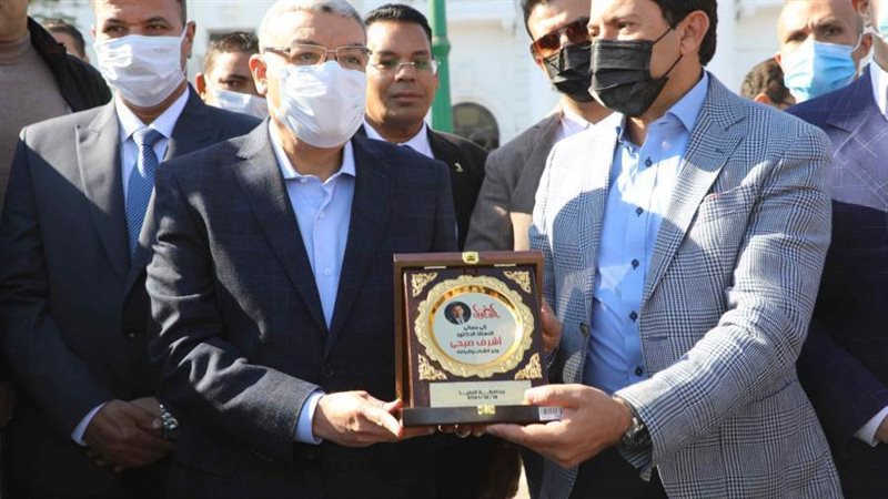 وزير الشباب ومحافظ