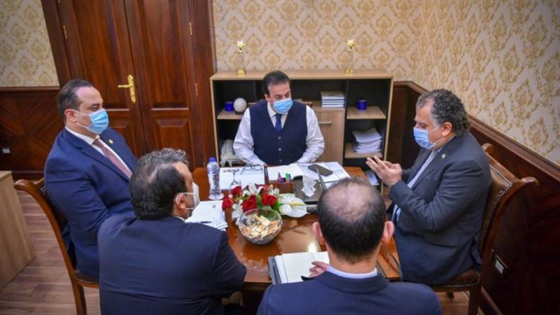 اجتماع وزير الصحة