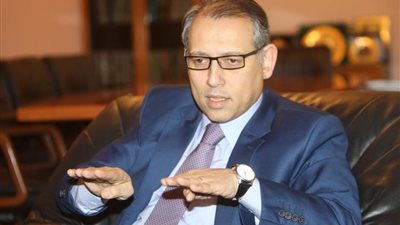 سفير مصر بموسكو يبحث مع مسؤول روسي الخطوات التنفيذية لمشروع المنطقة الصناعية الروسية بمصر