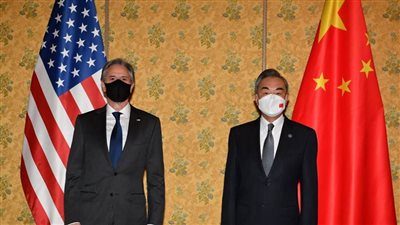 وزير الخارجية الصيني يقول إن بكين لن تخشى مواجهة مع أمريكا