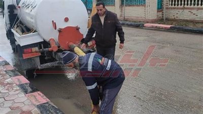 رفع مخلفات الأمطار من بلطيم في كفر الشيخ