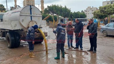 انتشار مكثف لسيارات شفط مياه الأمطار في مراكز ومدن كفر الشيخ