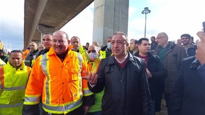 محافظ الإسكندرية يؤكد رفع درجة الاستعداد والطوارئ القصوى للتعامل مع النوة الحالية