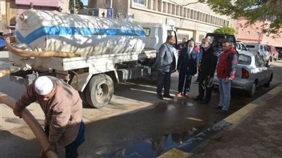 محافظ القليوبية يتابع سحب مياه الأمطار من الأنفاق بالمدن