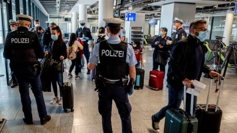 المسافرين القادمين