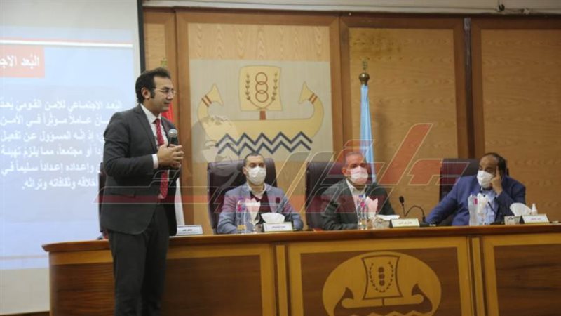 خلال الندوة