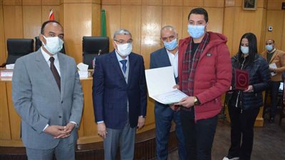 محافظ المنيا يكرم 20 فائزاً في المسابقة الدينية لإذاعة شمال الصعيد 