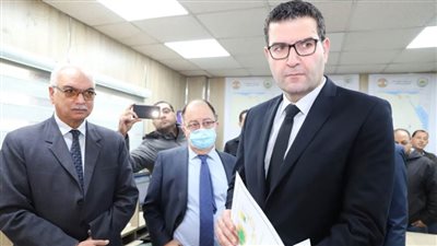 وزير الزراعة اللبناني يزور معامل مشروع مكافحة العفن البني في البطاطس