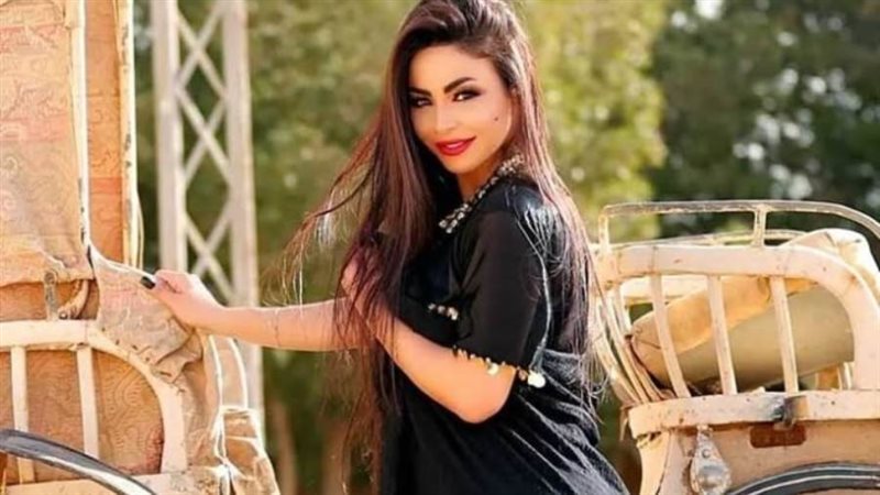 الفنانة دوللي شاهين