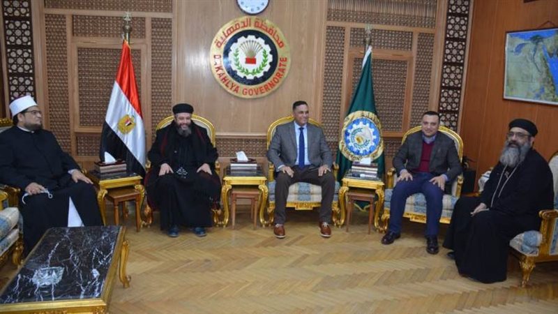 وفد الكنيسة ومحافظ