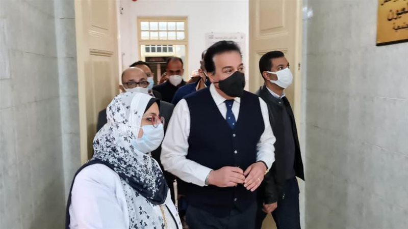 وزير الصحة في مستشفى