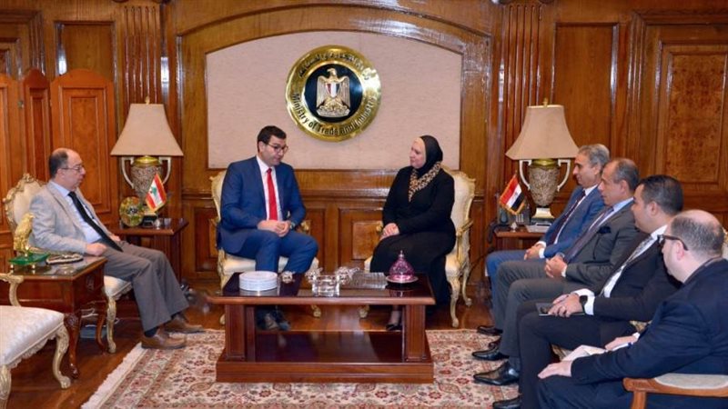 وزيرة التجارة والصناعة