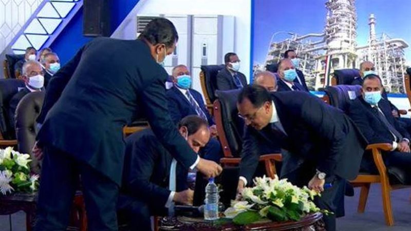 الرئيس السيسي يوقع