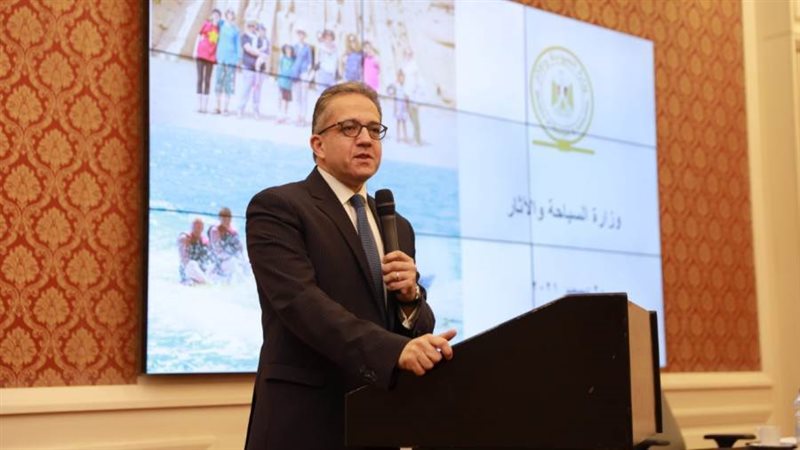 وزير السياحة والآثار