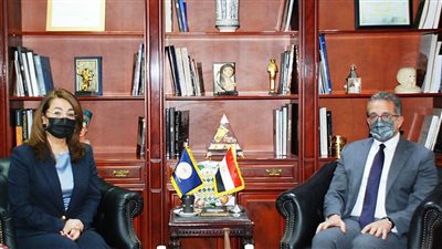 العنانى يستقبل غادة والى لبحث طرق مكافحة الاتجار غير المشروع فى الآثار