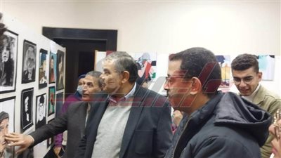 رئيس جامعة كفر الشيخ يفتتح معرض الفنون التشكيلية استعدادًا لـ 