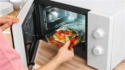 ما خطورة تسخين الطعام في أفران الميكرويف؟
