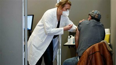 اليونان تعلن فرض تدابير إضافية لاحتواء المتحوّر (أوميكرون)