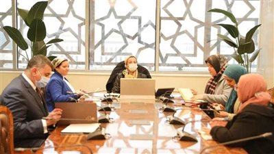 وزيرة البيئة تعقد أول اجتماع بمبنى الوزارة بالعاصمة الإدارية الجديدة