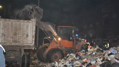 محافظ القليوبية: الدفع بـ20 سيارة و5 لوادر لرفع 2000 طن قمامة بشوارع شبرا الخيمة