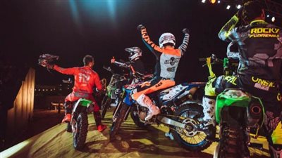 انطلاق عرض موتوركروس للسيارات والدراجات النارية والهوائية الاستعراضية الحرة Masters of Dirt 