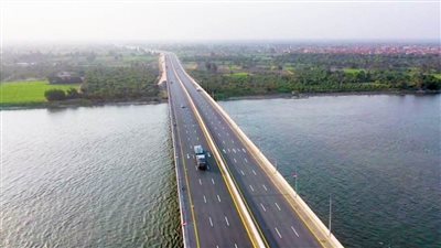 اعرف عدد المشاركين في مشروعات محاور النيل والطرق الرئيسية والكباري العلوية بالصعيد