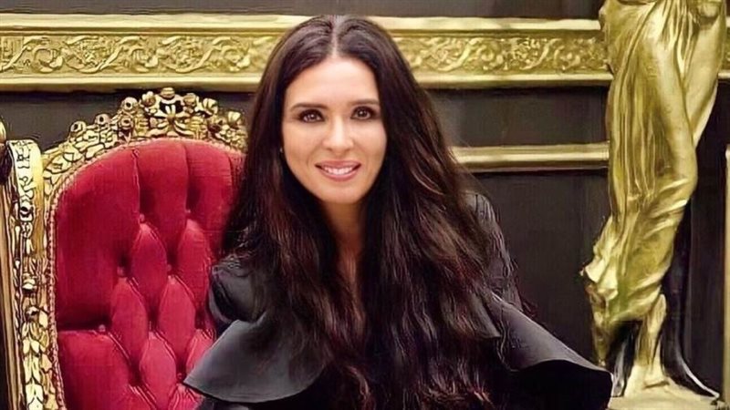 الراقصة دينا