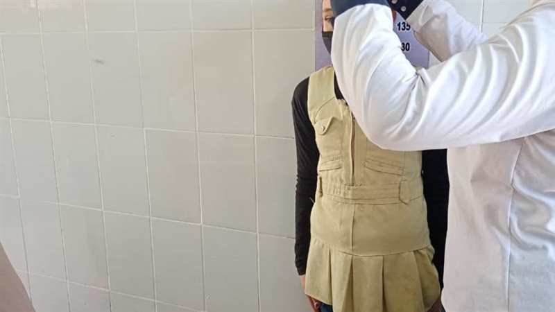 فحص طلاب المدارس